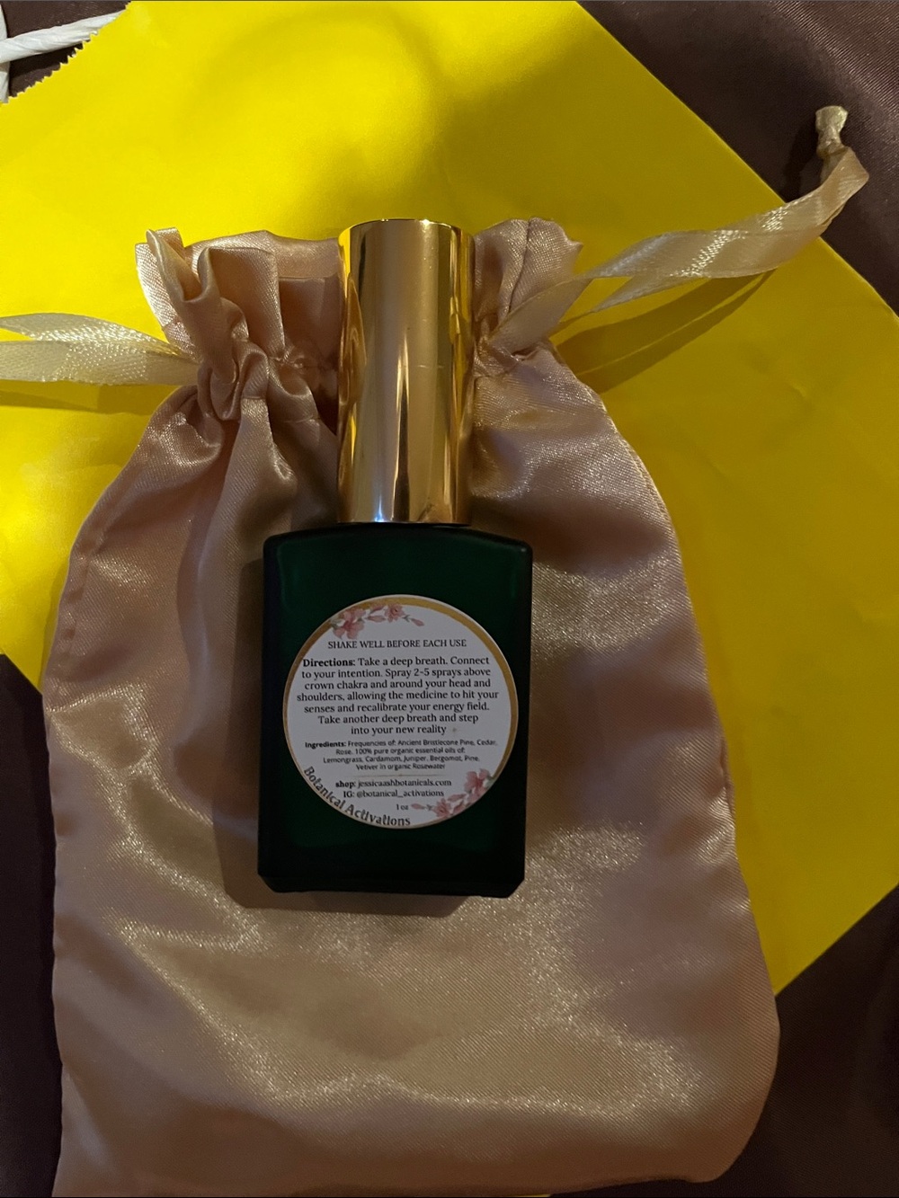 Hydrating clarity spray mist with Gold Cap